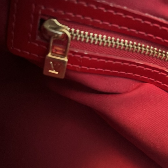 Louis Vuitton Wilshire PM Red Vernis Handbag with COA - Picture 8 of 15